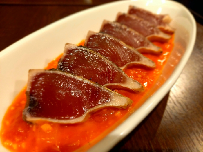 初鰹のレアステーキ　～ガーリックトマトバター～