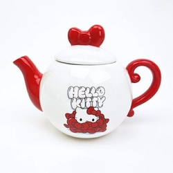 大胆なエッジーデザインが最高！ハローキティのロックな可愛さで魅せるティーグッズ