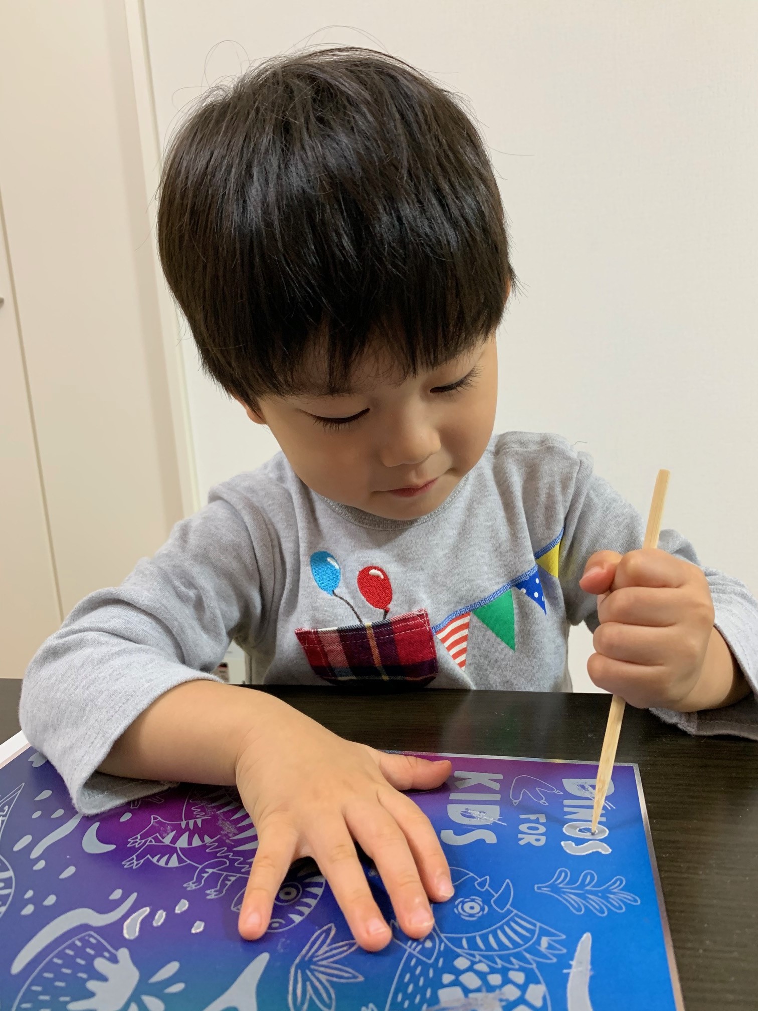 図書印刷 新たなスクラッチアートの製造技術を開発