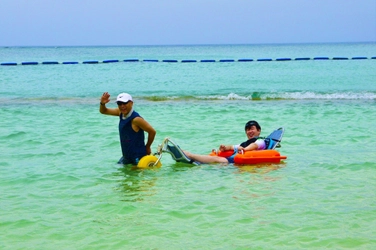 障がいや病気があっても大丈夫！ オーダーメイド旅行で「行きたい」をお手伝い　 『車いすで沖縄の海を楽しむ！7/2出発 2泊3日 リゾートステイでマリンアクティビティ体験』を実施