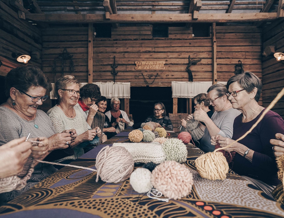 全てミッシーグランマたちによる手編み