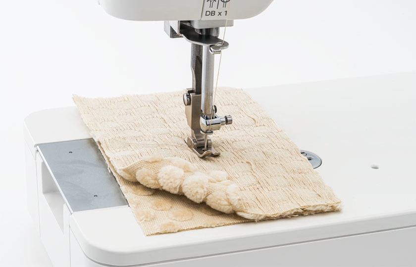 フロートモードは凹凸のある生地の縫い合わせにも