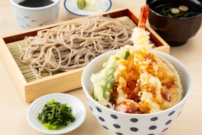 季節の天丼と蕎麦セット 税込1,120円