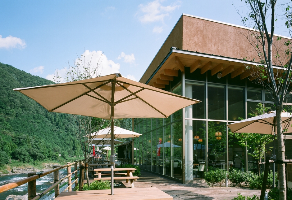 テラス席パラソル