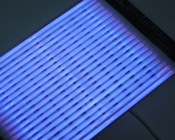 8×6cm高出力型VUV面光源パネル VUV出力300mW 消費電力 20W