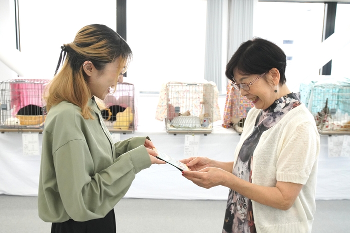 HP-C28BT_「猫の未来とびら」代表 斎藤様と開発担当