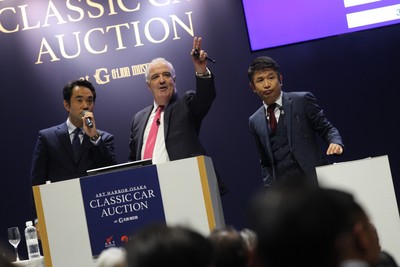 CLASSIC CAR AUCTION2