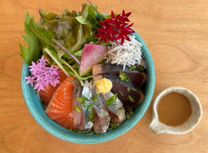 里山野菜と旬!!海鮮丼