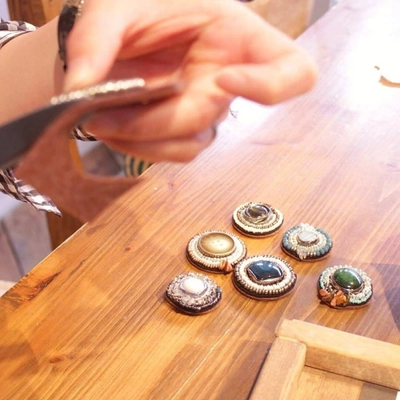 バレンタイン直前！頑張る自分にご褒美！ アンティークボタンを使用した アクセサリーワークショップを2月6日(水)に開催