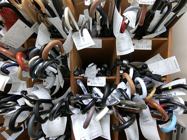 梅雨入りに伴い、例年多く発生するお忘れ物の傘