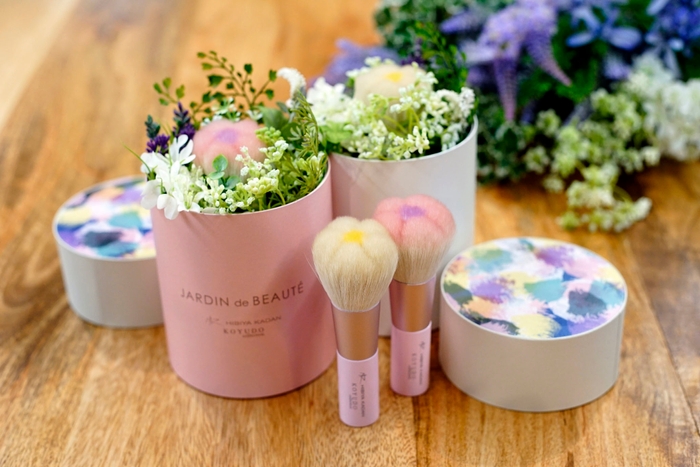 「熊野筆」とアーティフィシャルフラワーとのセット商品「JARDIN de BEAUTE」