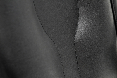 「Ultrasuede®nu」の背当て