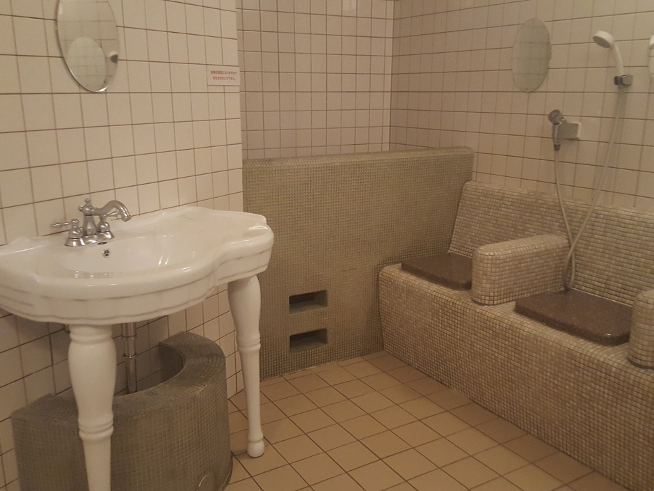 水素水入り泥パック＆塩サウナ