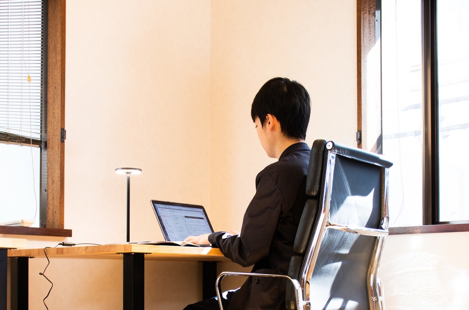 集中：仕事捗るデスク席