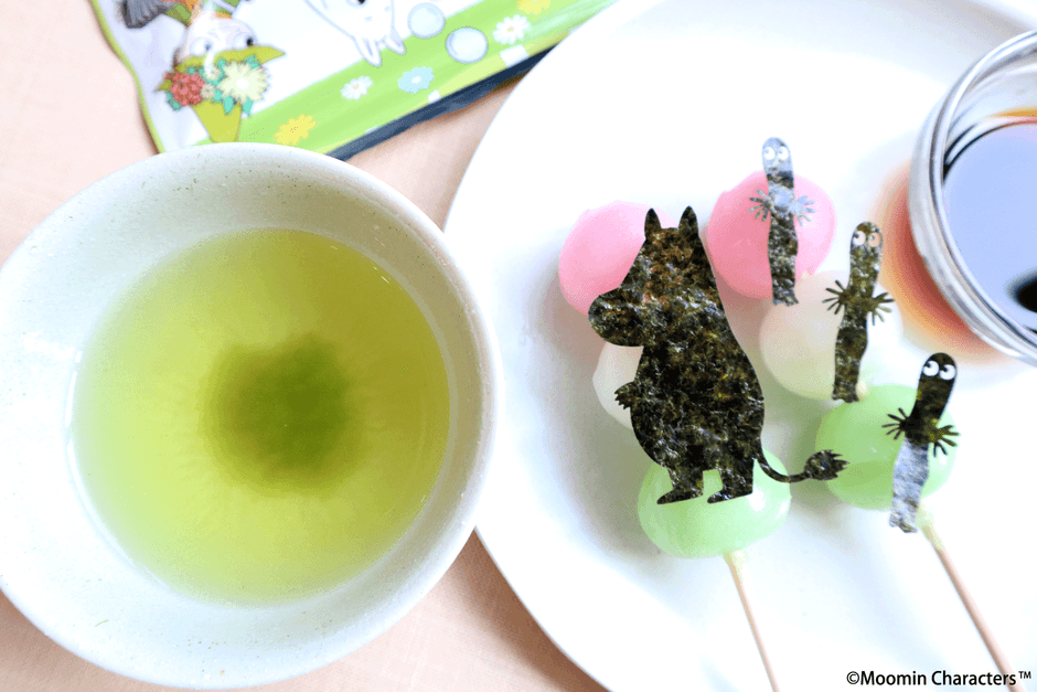 温かいお茶とお団子