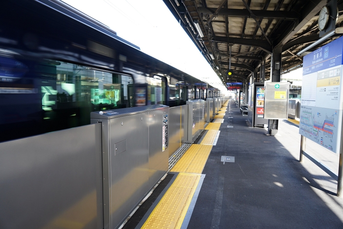 西横浜駅に設置したホームドア