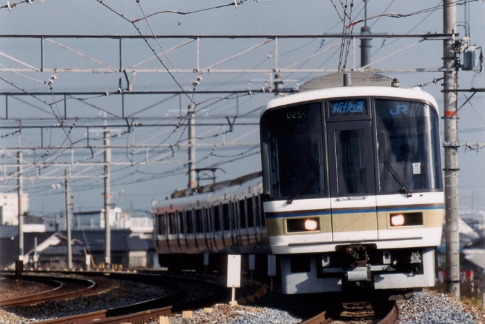 4代目221系(提供:京都鉄道博物館)