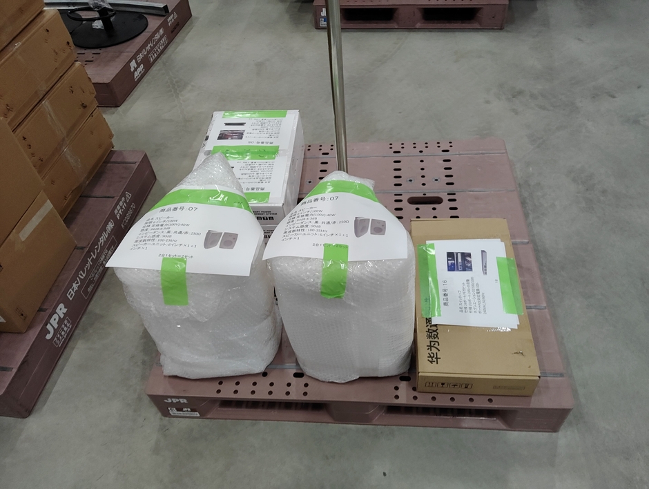 寄贈品実物（スピーカー等）