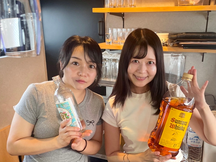 ハイボールモンスターチャンネルの木村えりさん(右)とクロエさん