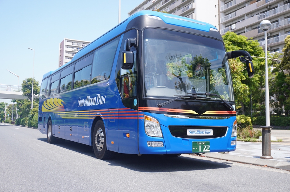 新浦安駅南口(ハイアットリージェンシー東京ベイ シャトルバス乗り場)に停まる高速乗合バス「Sun and Moon(サン・アンド・ムーン号)」_1