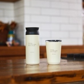 KINTO別注 左:トラベルタンブラー ¥4,180 (Tax In) 右:To Go タンブラー ¥4,400 (Tax In)