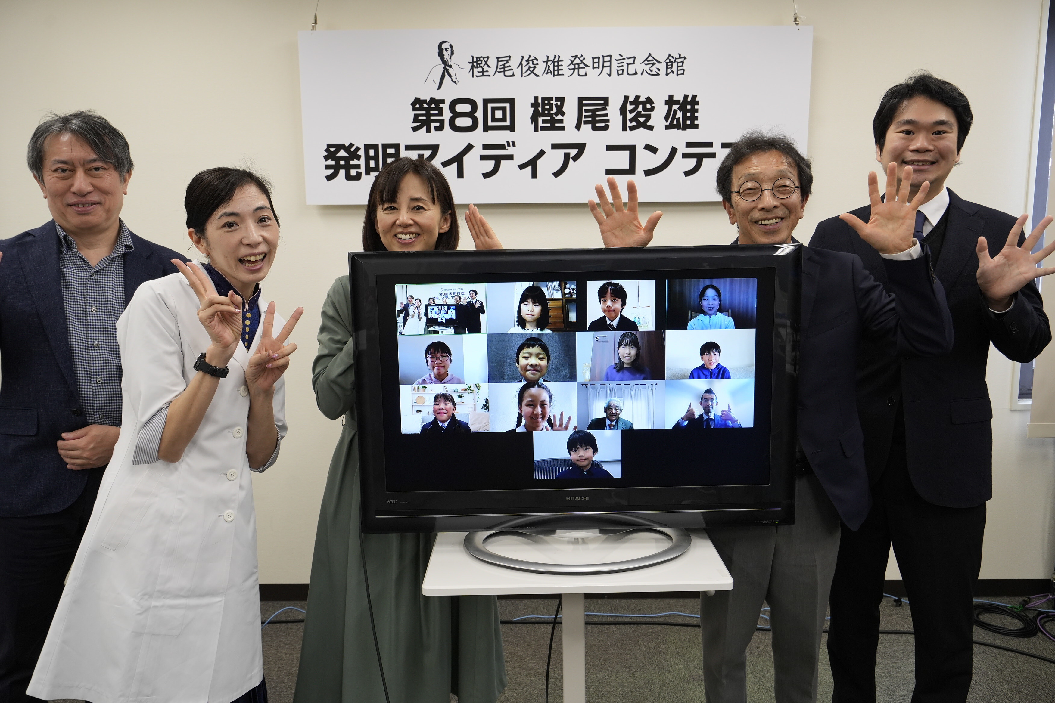 左より「樫尾 隆司」氏、「すずき まどか」氏、「櫻田彩子」氏、「伊部 菊雄」氏、「塚本萌太」氏