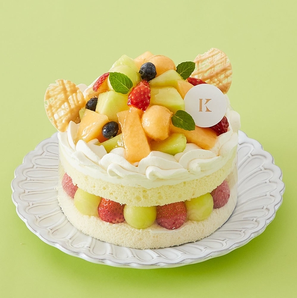 甘くてみずみずしい旬のメロンをたっぷりと使った、7月限定の季節のケーキ