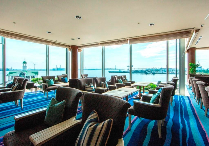 ラウンジ&バー「マリンブルー」内観