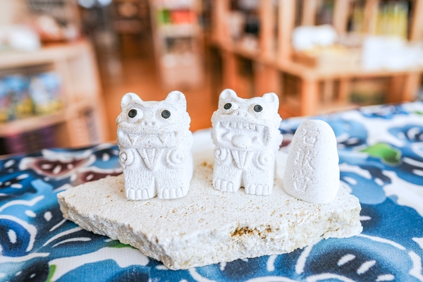 沖縄の海砂を使用した、アロマストーンとしても楽しめる手作りシーサー