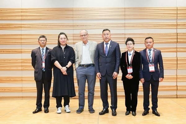 ノーベル賞受賞者トーマス・スードフ氏との記念撮影(5)