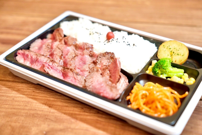 お肉屋さんの満足ステーキ弁当