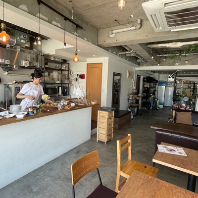 店内　