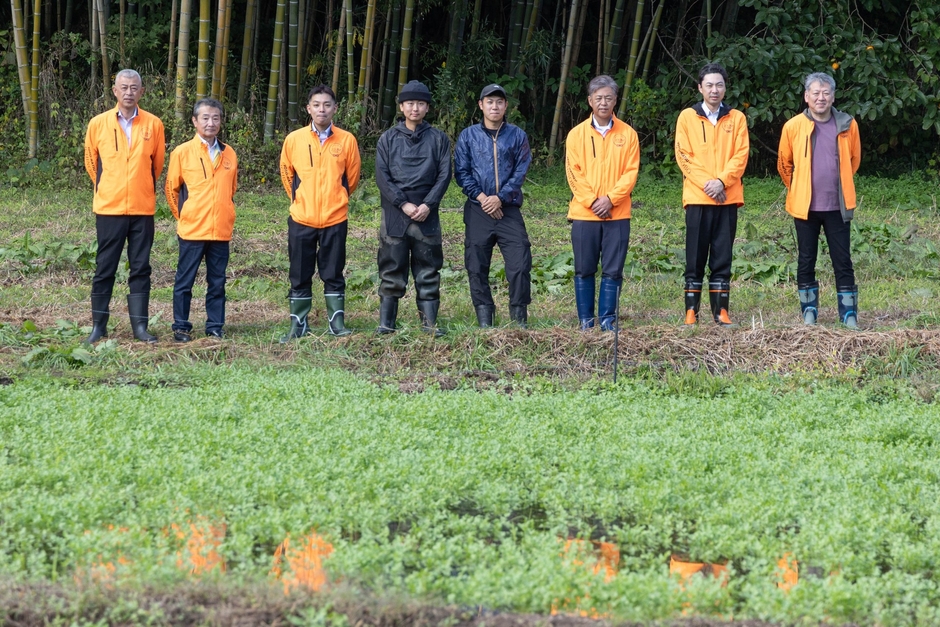 生産者の大沼さん(写真中央右)、伊藤さん(写真中央左)と各ホテルの料理長