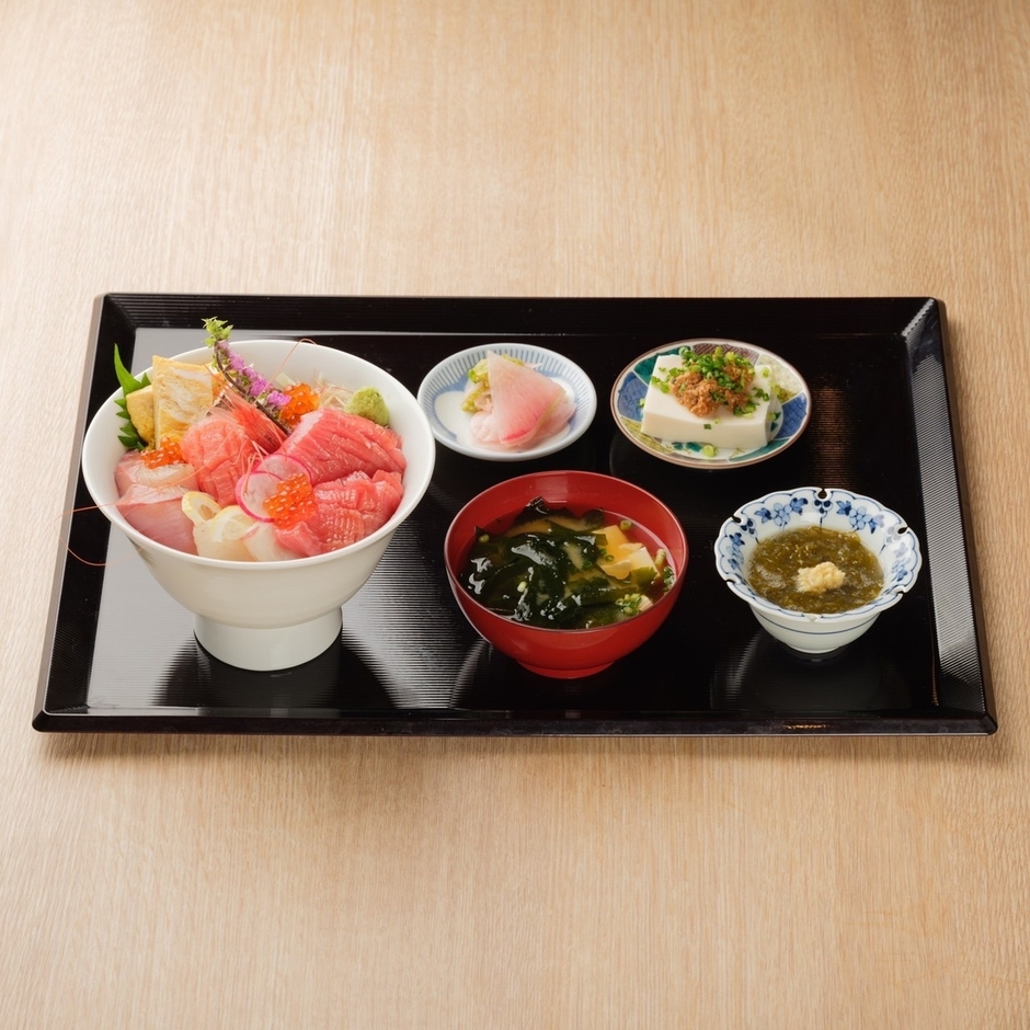 あっぱれの海鮮丼 全体