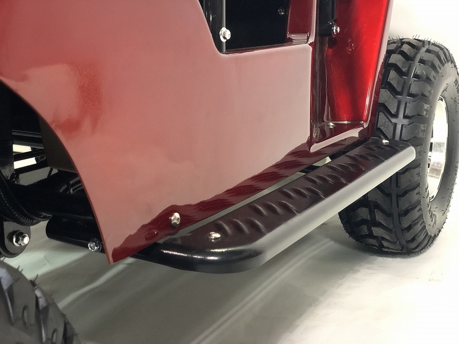 乗り降りしやすいステップ付き