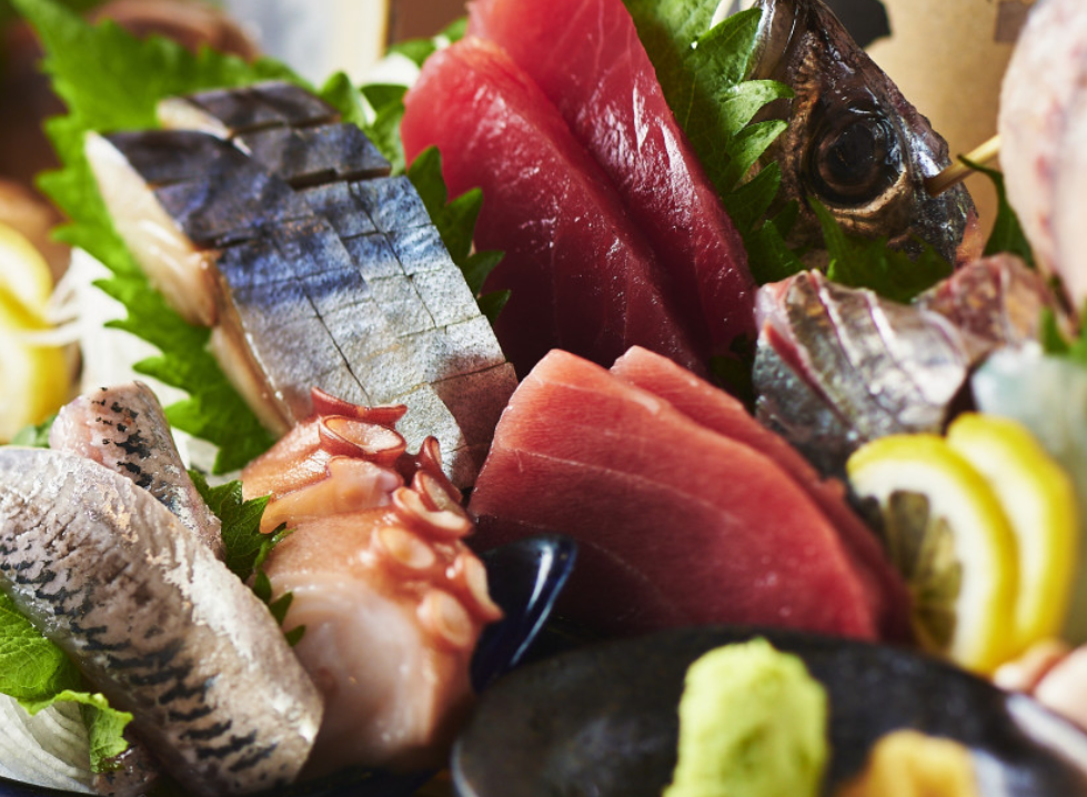 三越前駅より徒歩1分『日本橋 すし 釣りきん』は「安い」「旨い」がそろった人気店!多種多様な日本酒・地酒で仕事帰りに一杯飲みたいときにもおすすめ!Findグルメで情報を公開中