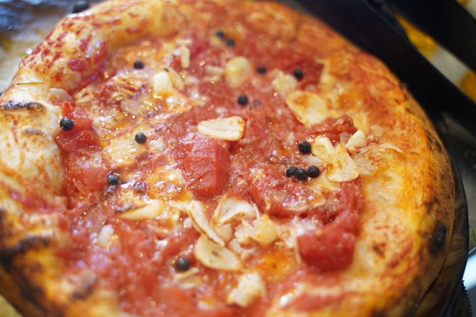 イタリアの伝統的な品種であるサンマルツァーノトマトを使用