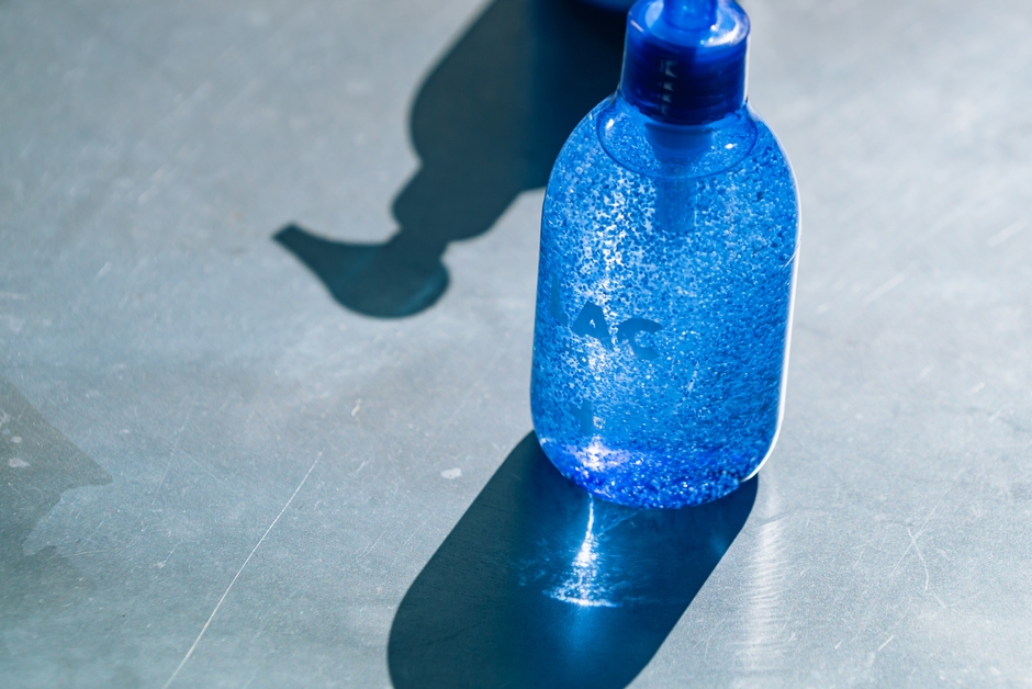 海藻エキスカプセルが不思議な浮遊感の美容液