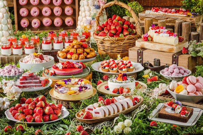 旬の苺が食べ放題!春を彩るスイーツブッフェ