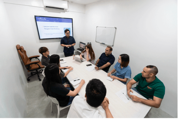 多国籍の生徒も混ざったグループレッスンの様子