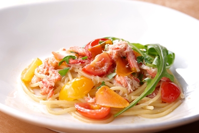 紅ズワイ蟹と2色トマトのスパゲッティ ~イタリア産カラスミを添えて~