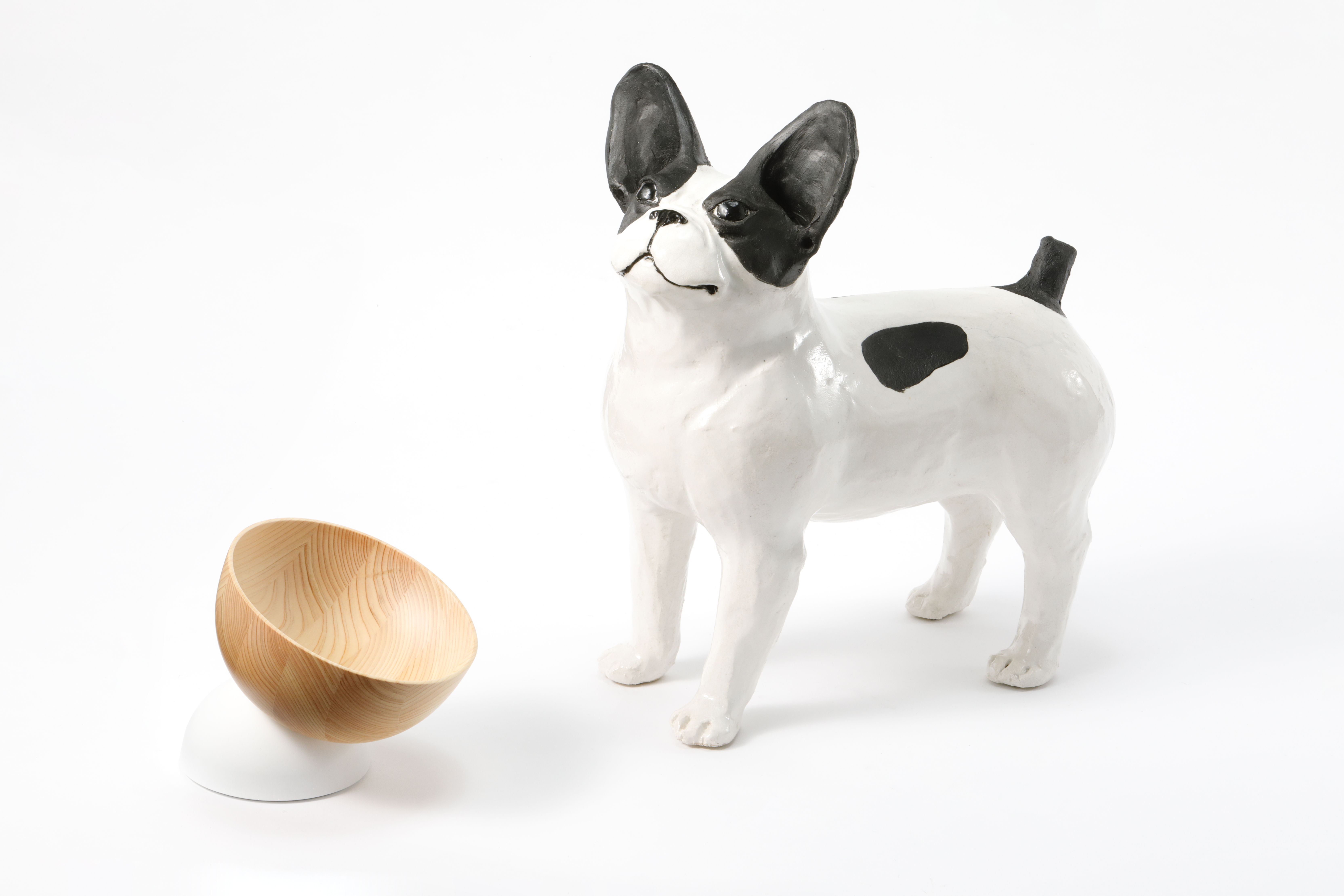 おしゃれで不思議なフードボウル『moon』犬猫用 | 今まで日本になかった、極上のペットデザイン家具『a i u e o CASA』