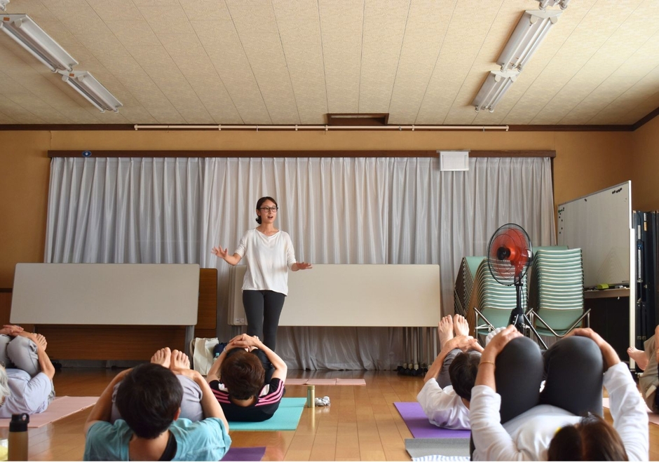 当院職員（ヨガインストラクター資格保有）が地域住民と一緒にやさしいヨガを実施。健康づくりのきっかけとなる時間を提供しました。