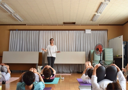 健康相談は、診察室ではなくお茶会から始まる。こうのす共生病院、地域住民15人と語り合う"病院の外"の地域医療