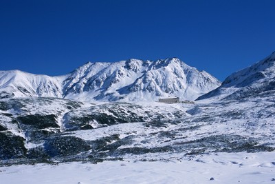 新雪に包まれた立山連峰