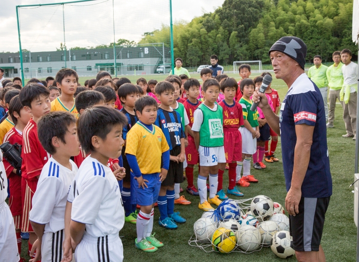 金田喜稔氏によるサッカークリニックの様子