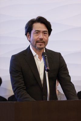 代表取締役社⻑ 降籏邦義