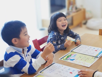 アジアの英語学習先進国「韓国」の学習メゾットで英語脳を育てる！子供向けホームスクーリング型英語学習サービス「おうちインター」