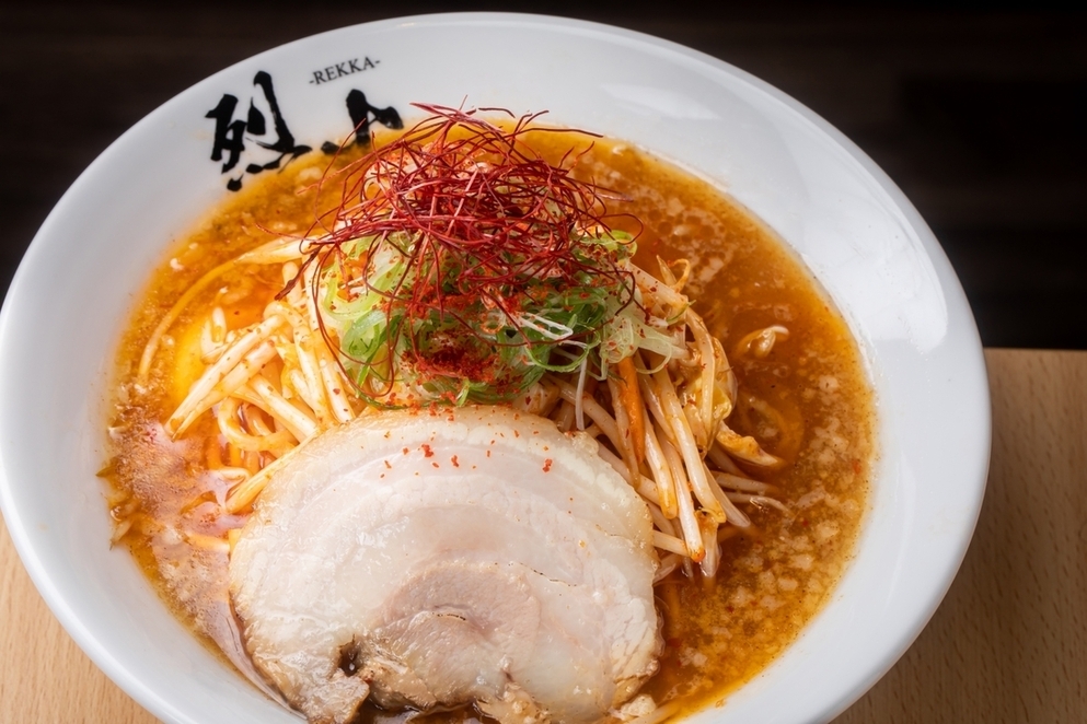 松本駅から車で10分!激辛好きに人気のある旨辛ラーメン屋『辛菜麺 烈火』の情報をFindグルメで公開