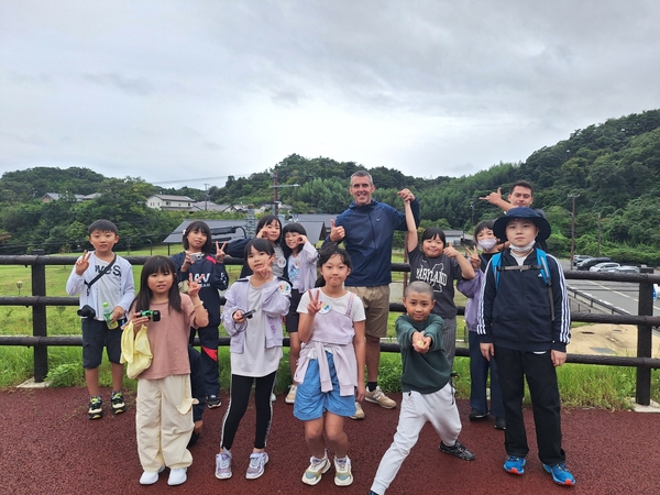 外国人講師と一緒に自然体験！